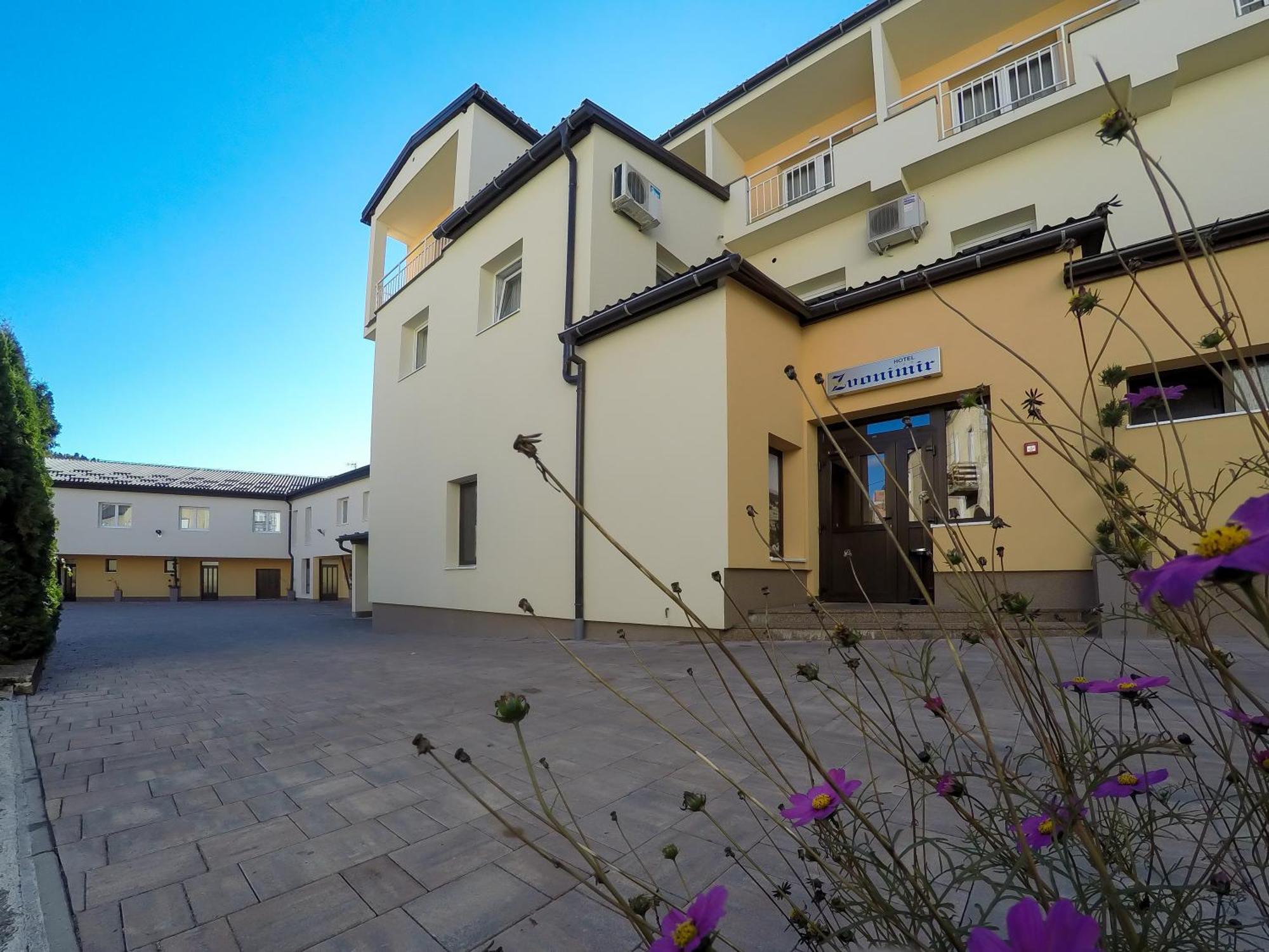 Hotel Zvonimir Otočac Exterior foto